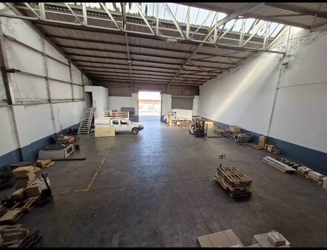 950M² FACTORY TO LET IN JET PARK